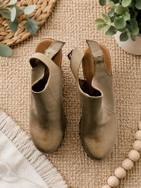 KORKS Delaney Platform Clog